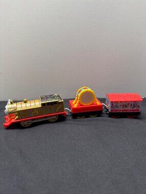 Thomas & Friends 2013 Golden Thomas Mattel Circus Train Set With Engine & Colorf